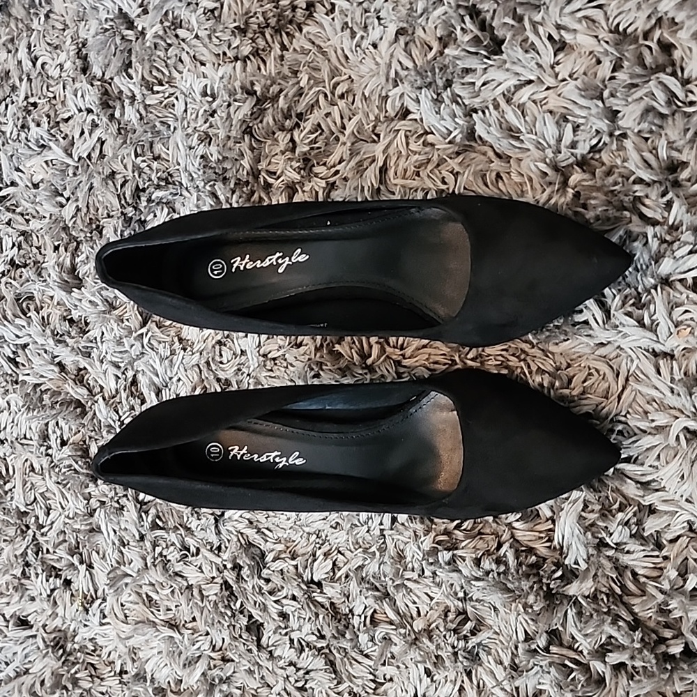 HerStyle Black Pointed Pumps Size 10